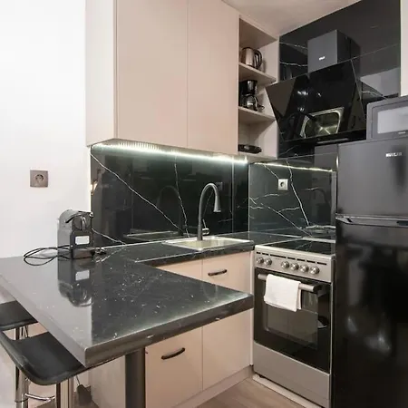 Antigonidon Loft דירה